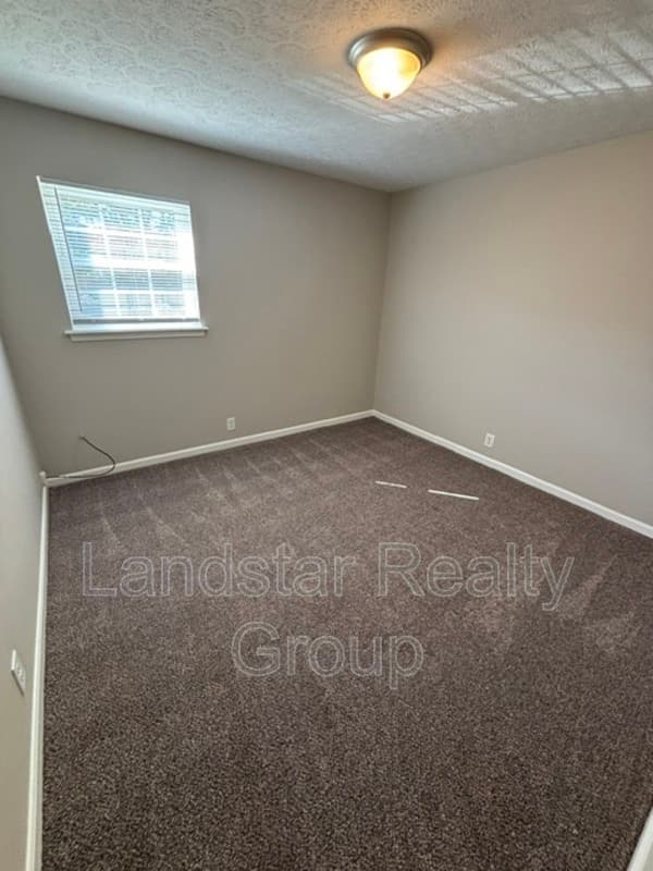 Louisville Condo: 7320 Six Mile lane