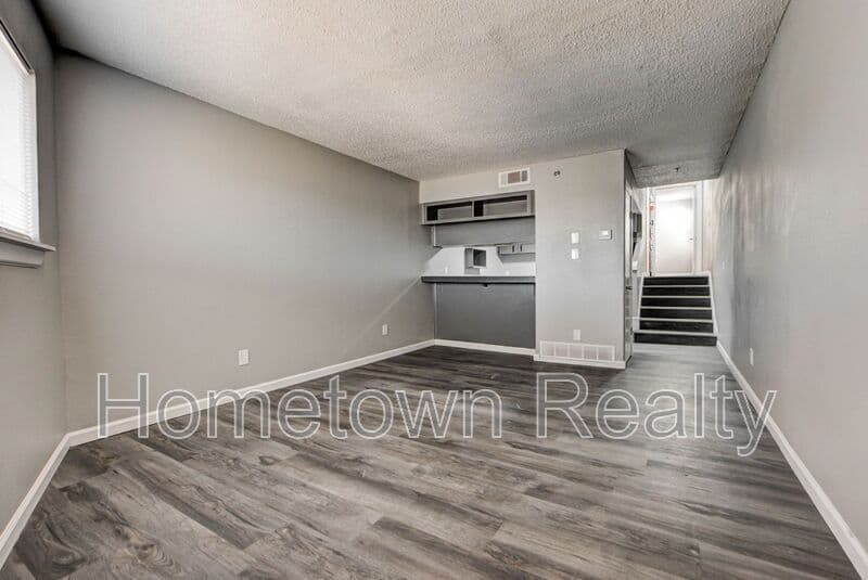 Edmond Condo: 1012 Chartrand Ave