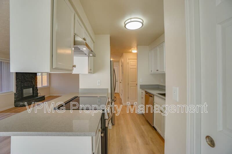 Vancouver House: 9407 Northeast 21st Street
