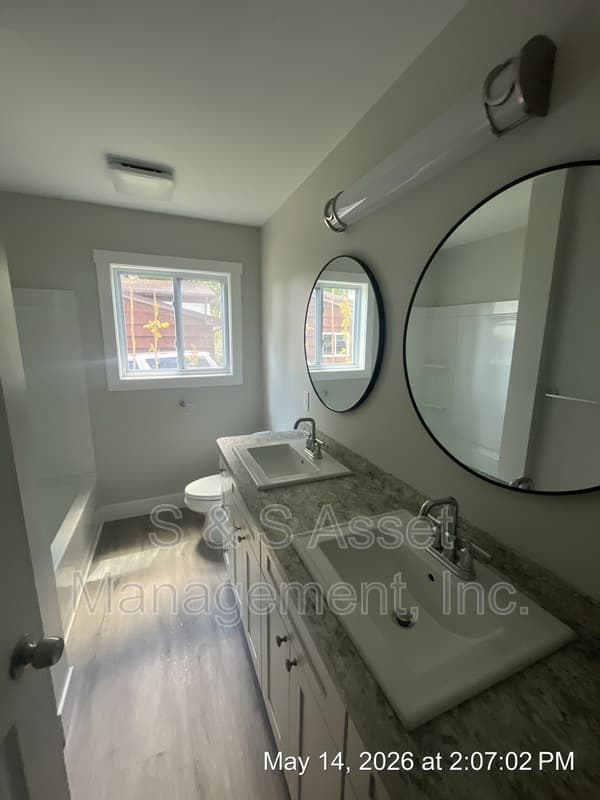 Lansing House: 4106 Stillwell Avenue