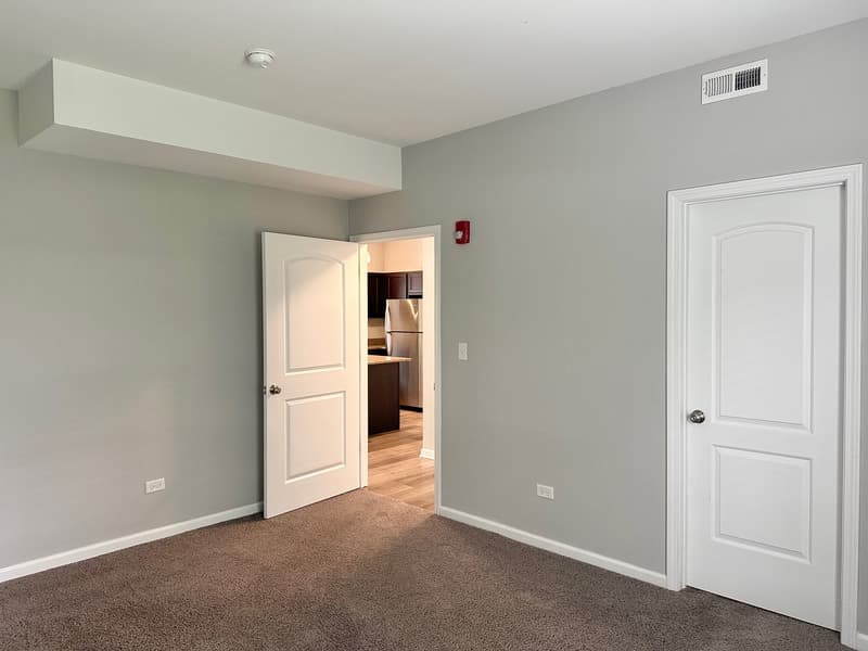 East Dundee Condo: 811 E Main St