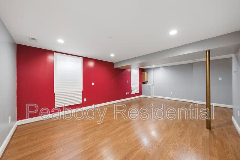 Springfield House: 8273 Raindrop Way