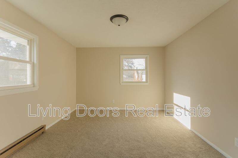 Weeping Water Condo: 402 W Eldora Ave Unit D