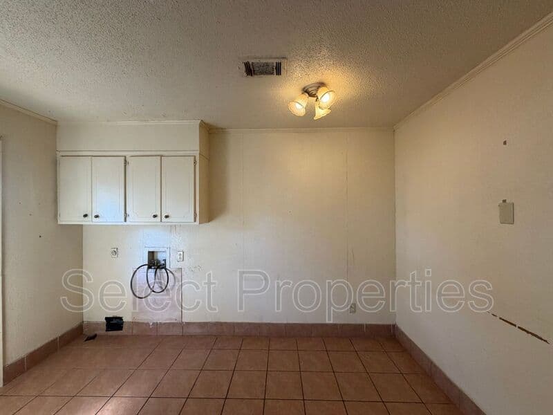 Jonesboro Condo: 3601 School St