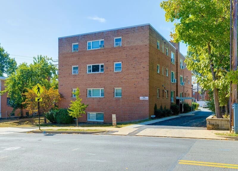 Arlington Condo: 500 S Courthouse Rd