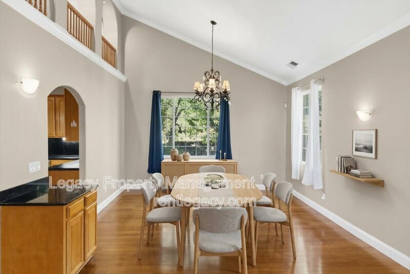 Fairfield House: 2136 Fieldcrest Ave