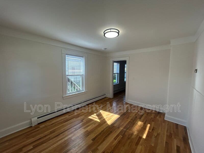 Putnam Condo: 332 Church St