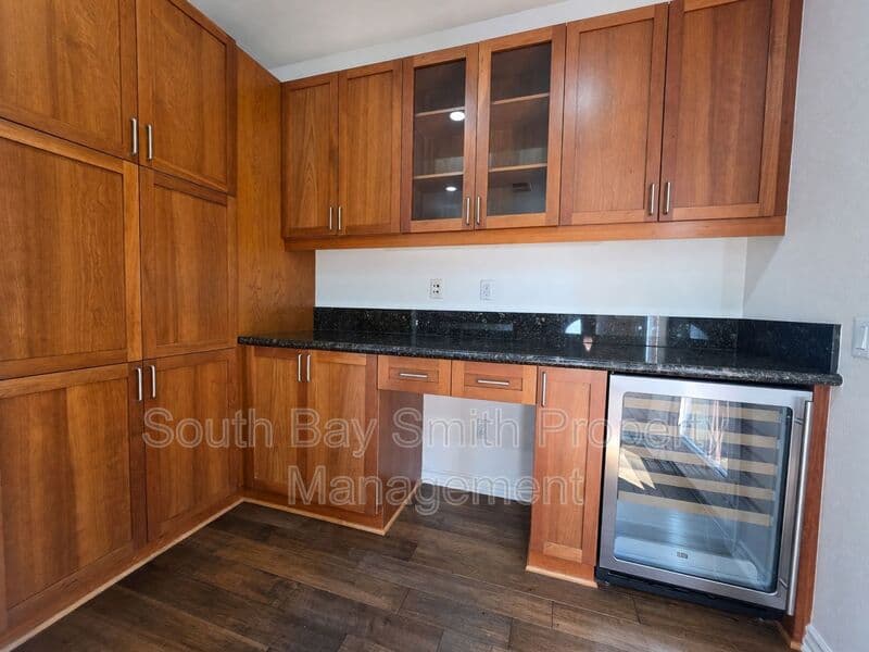 Redondo Beach Townhome: 84 Palos Verdes Blvd