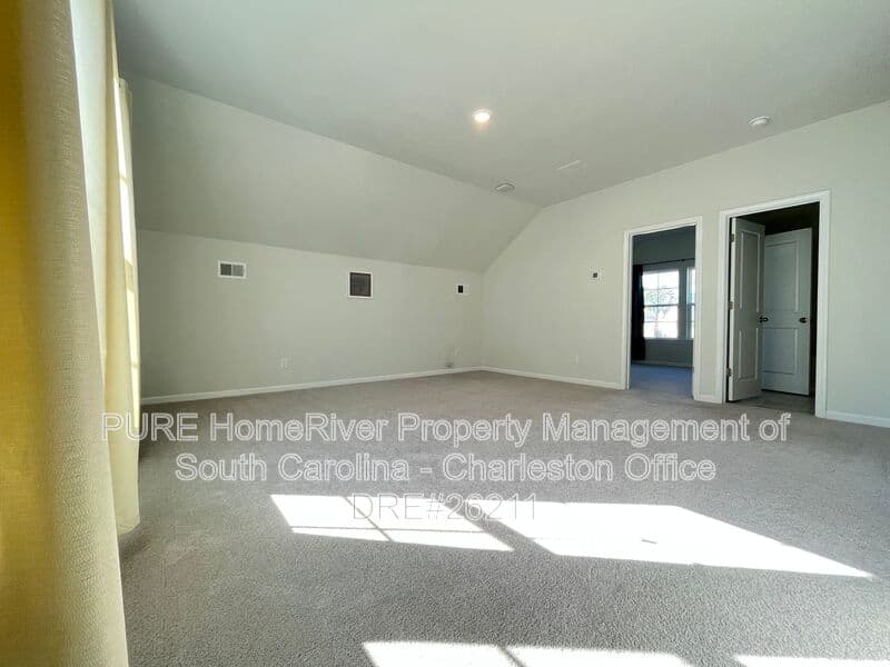 Goose Creek House: 105 Sequoia Ln