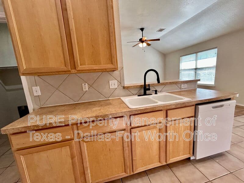 Fort Worth House: 321 Fossil Bridge Drive