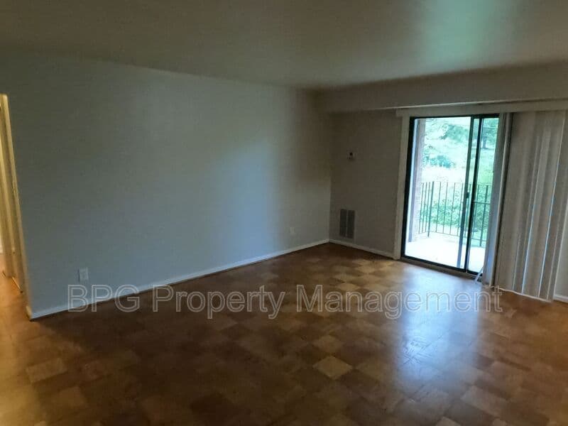 Warrenton Condo: 394 Jackson Street