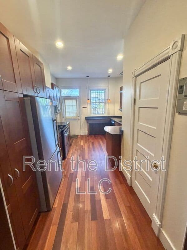 Washington Townhome: 413 T Street NW
