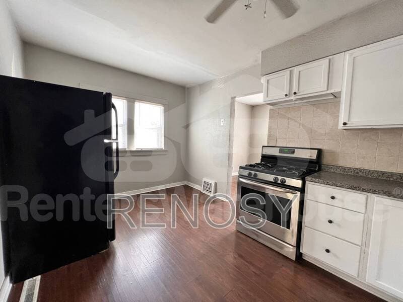 Des Moines House: 2717 College Ave