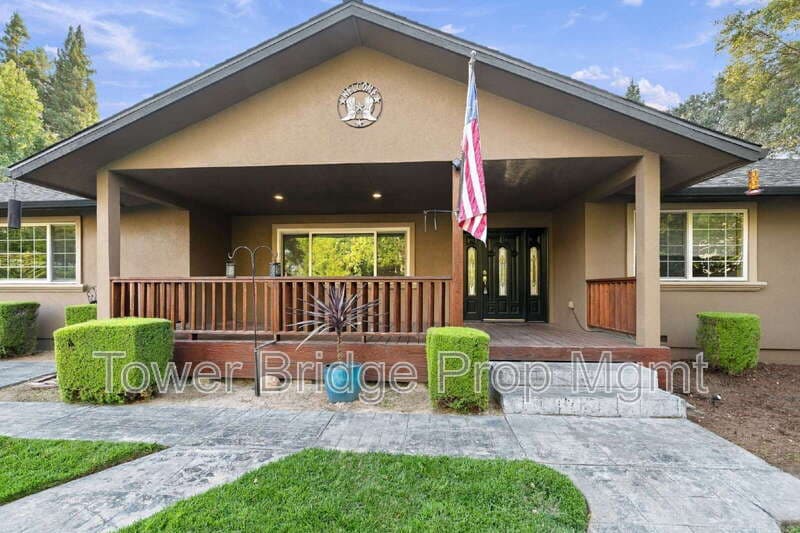 Fair Oaks House: 5770 Hoffman Lane