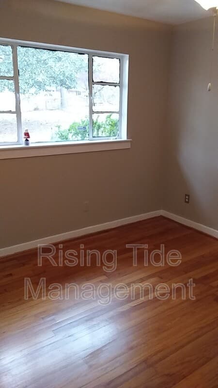 Birmingham House: 1136 Dogwood Ln