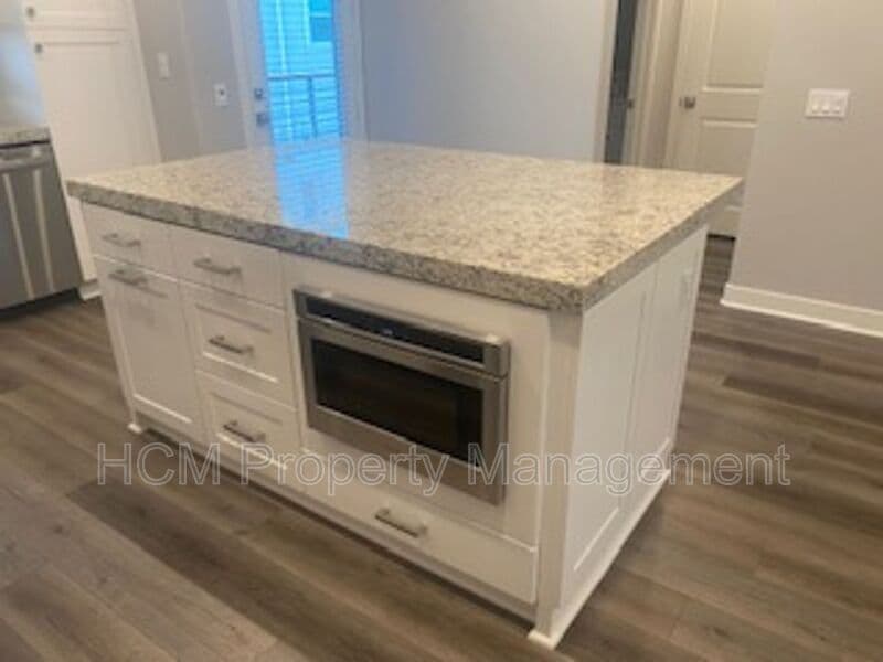 Lake Forest House: 437 Palermo