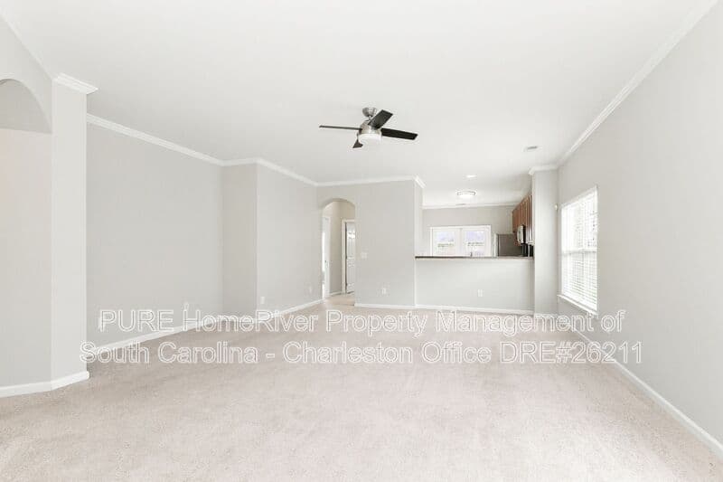 Summerville House: 207 Summer View Rd