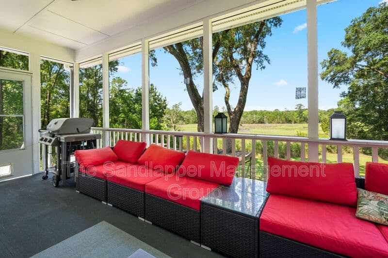 Johns Island House: 588 Main Road