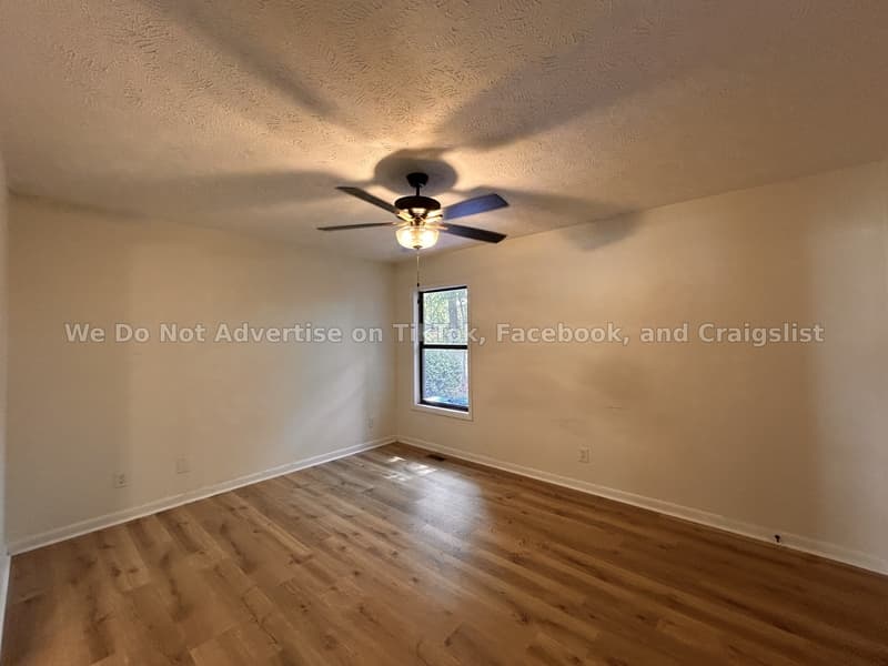 Fayetteville House: 137 Villa Drive