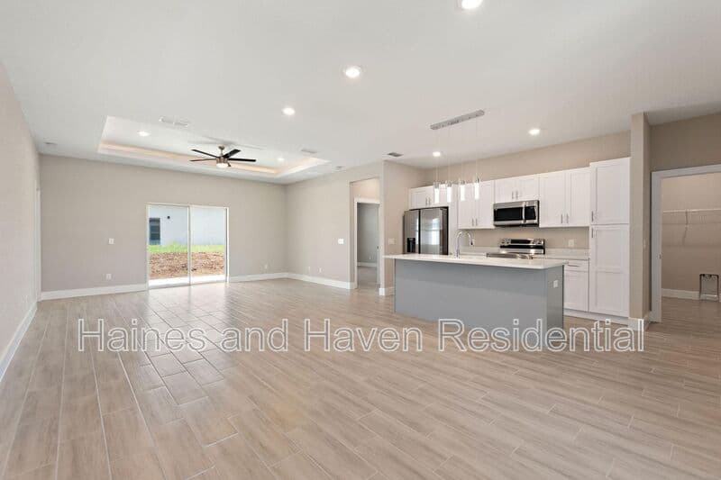 Poinciana House: 302 Elderberry Ct