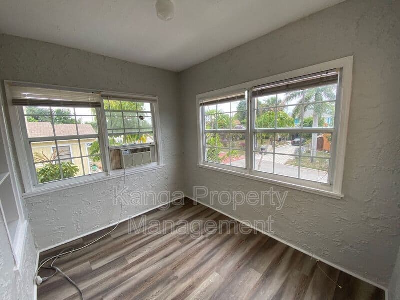 West Palm Beach Condo: 736 Omar Road