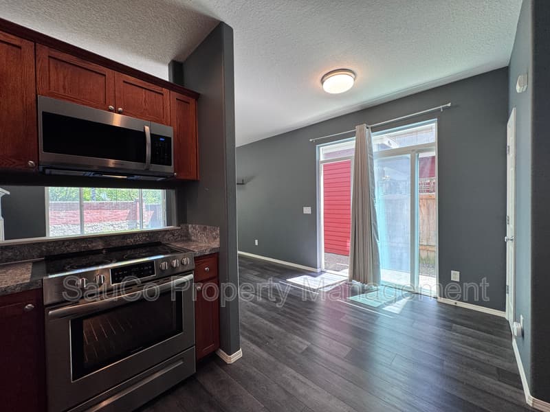 Hillsboro House: 948 SE Elina Ave