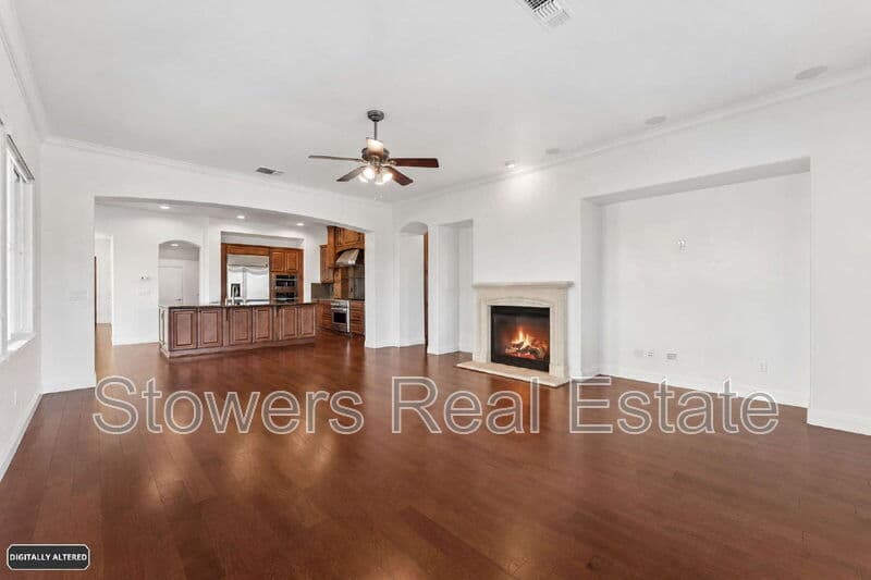 Danville House: 310 La Spezia