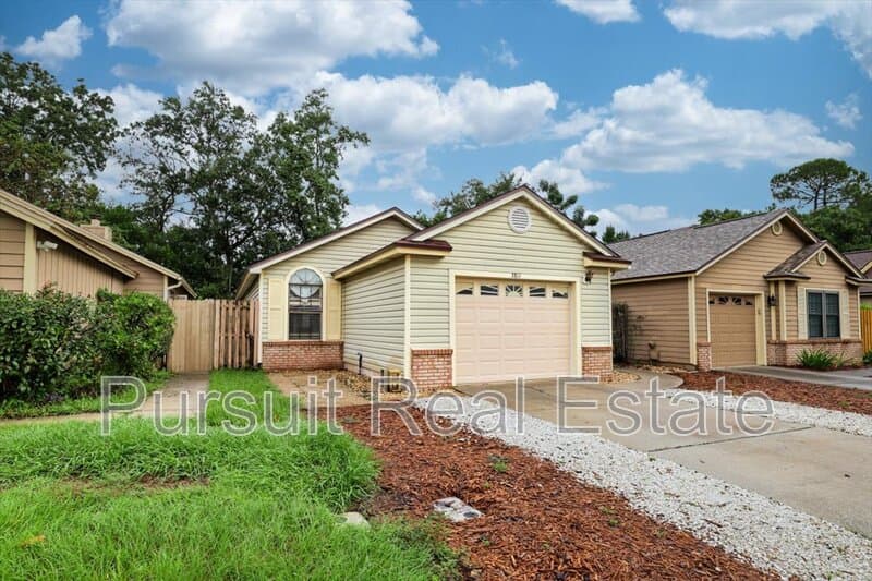 Jacksonville House: 3811 Millpoint Drive