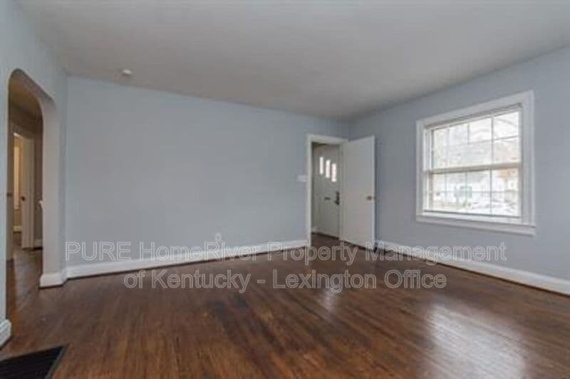 Lexington House: 200 Floral Park