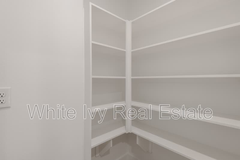 Point Blank House: 250 N Shady Oaks