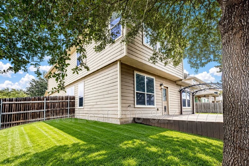 Schertz House: 764 Clearbrook Ave