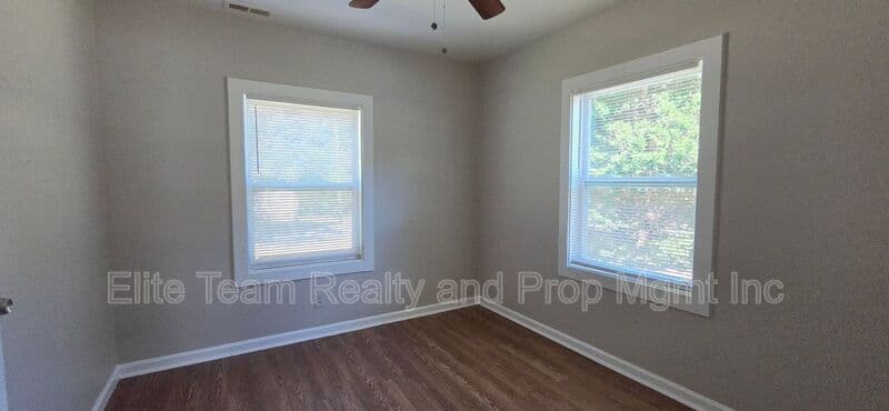 Kings mountain House: 916 Mountain Crest Dr