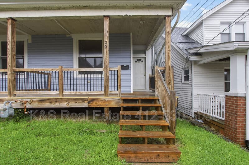 Pittsburgh House: 29 East Orchard Avenue