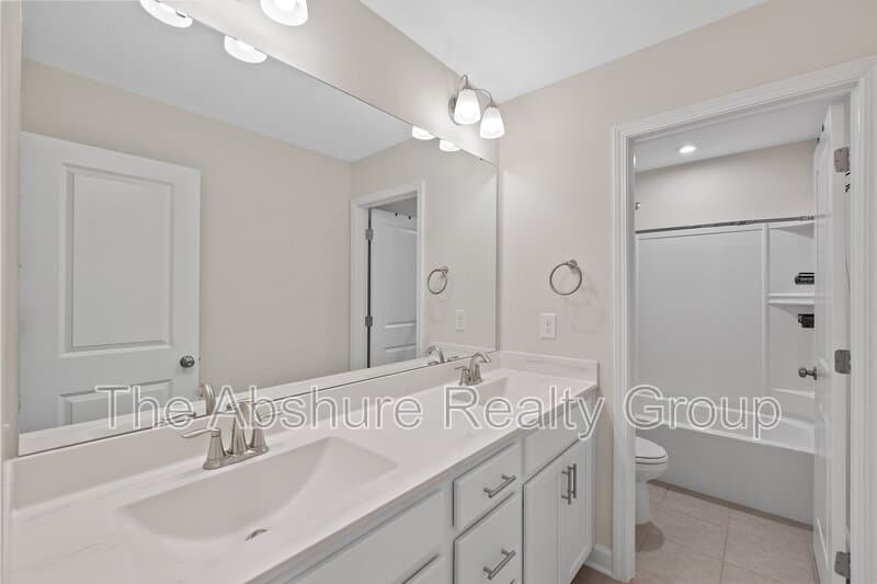 Fuquay-Varina House: 1511 Woodland Knoll Court