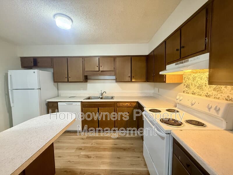 Fayetteville House: 599 Winding Creek Rd