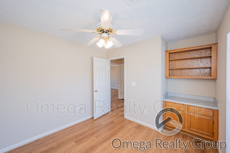 Montgomery House: 924 Eastern Oaks Dr