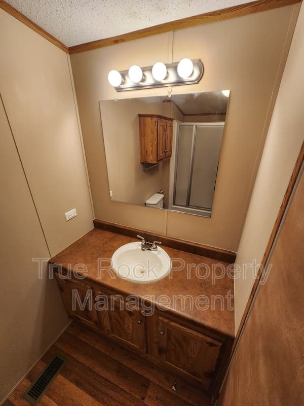 Ada House: 16201 County Road 1525