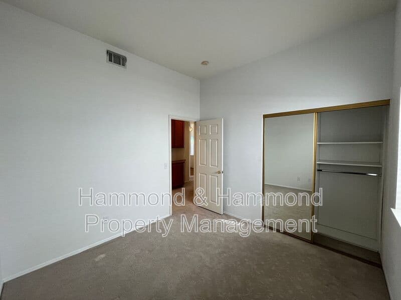 Simi Valley House: 634 Twin Peaks Ave.