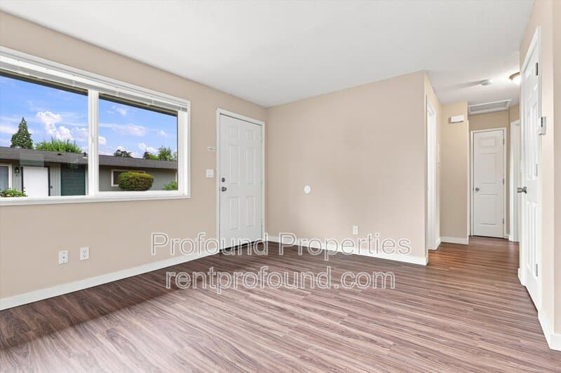 Hillsboro Condo: 742 SE 13th Avenue - B