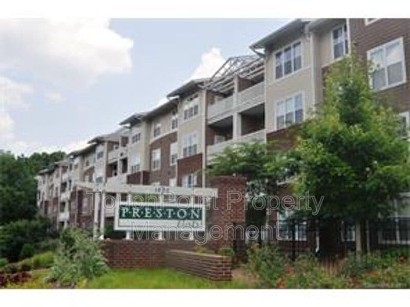 Charlotte House: 1000 East Woodlawn Road