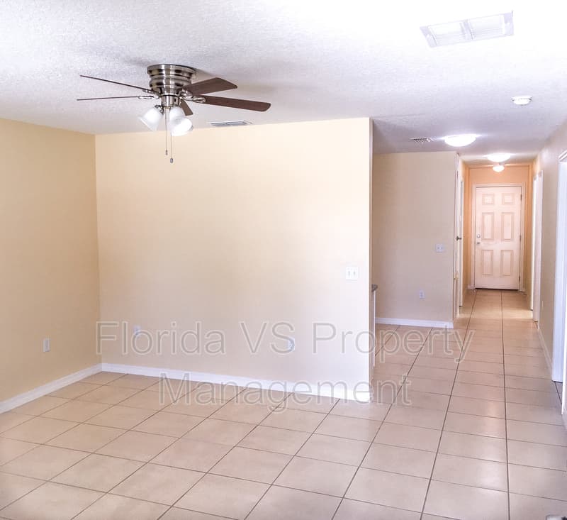 Poinciana House: 332 Dundee Dr
