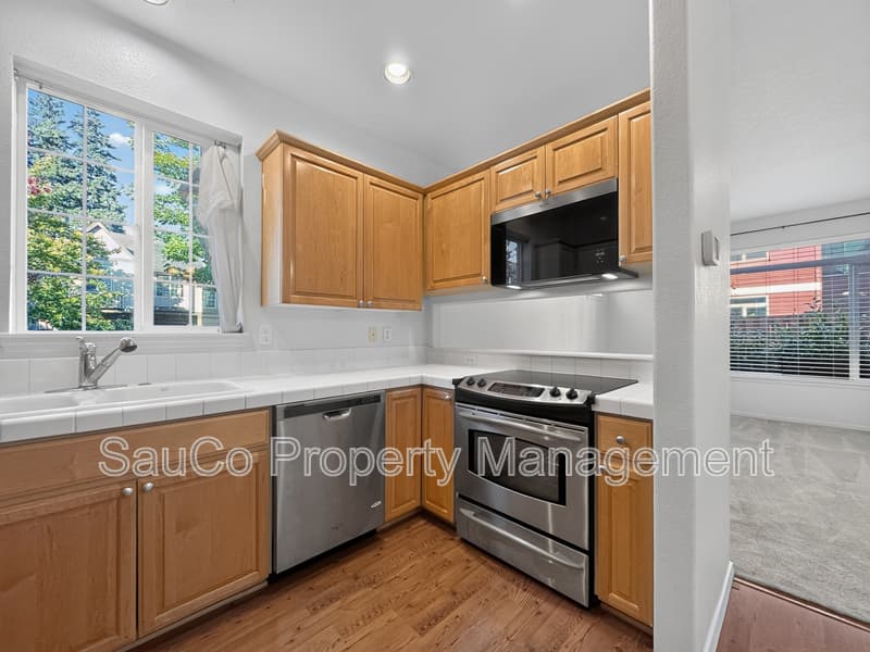 Hillsboro House: 902 SE Portlandia Ave