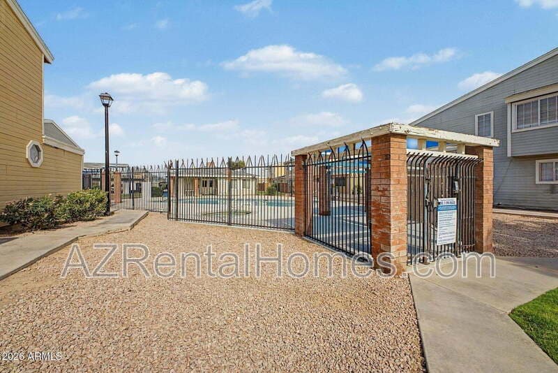 Laveen House: 6308 South 69th Glen