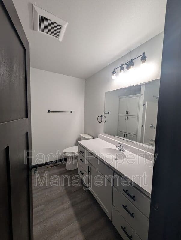 Mankato House: 3112 Noble Drive