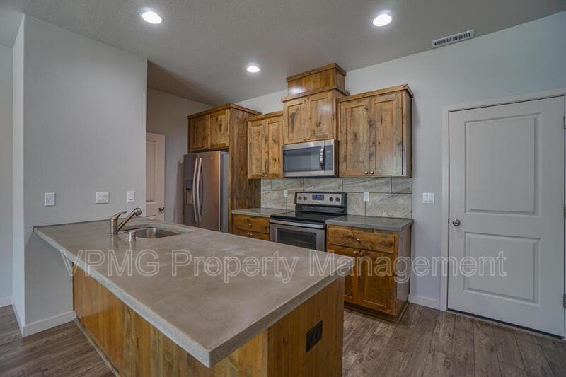 Ridgefield Townhome: 187 North 44th Place