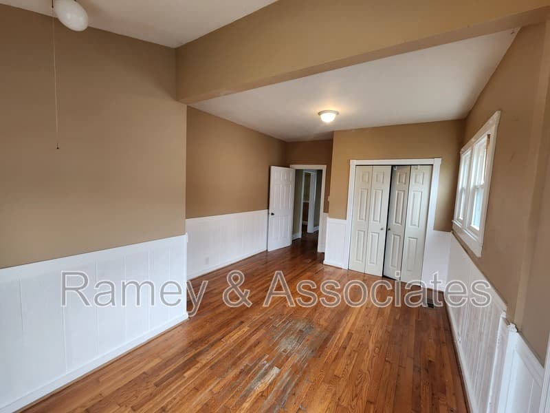 Louisville House: 3635 Taylor Blvd