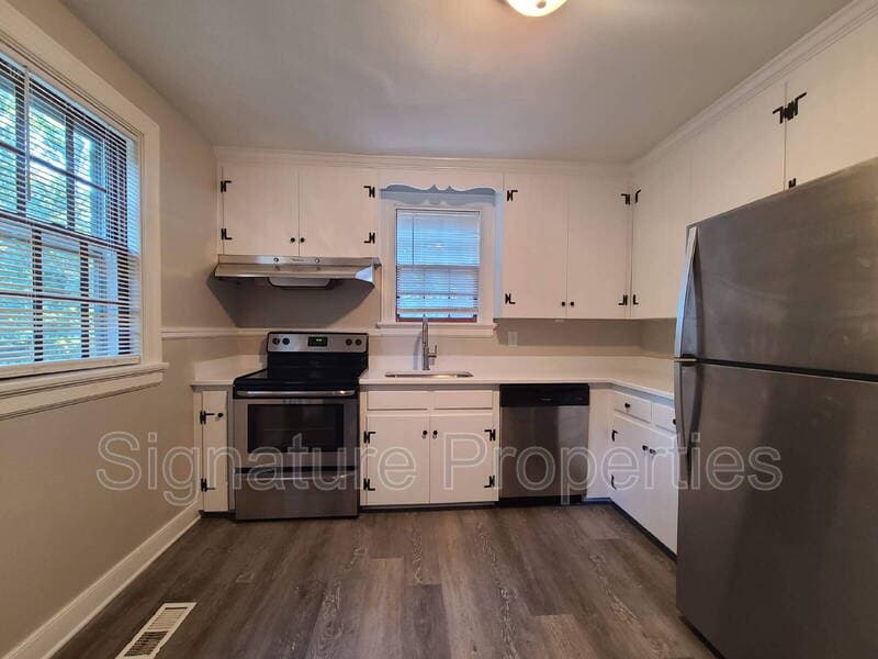 Richmond House: 6731 Forest Hill Ave