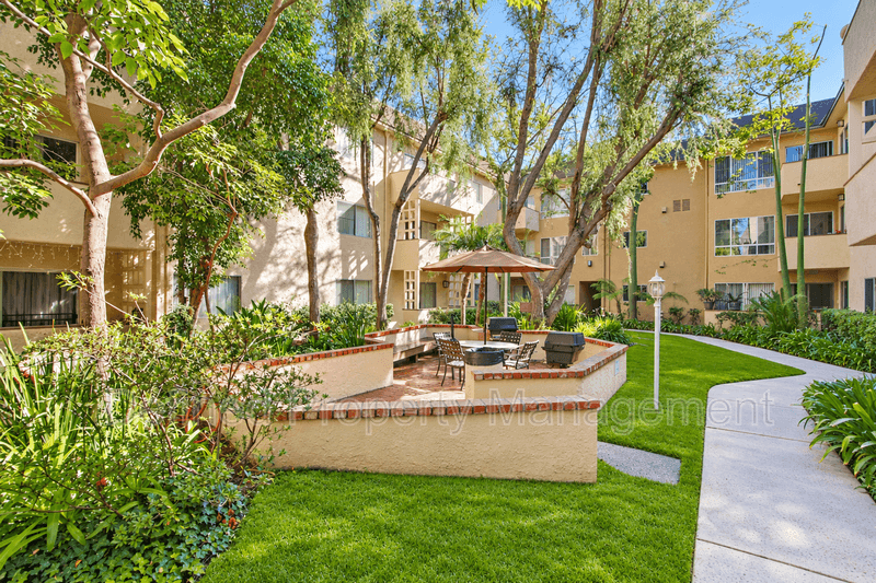 Sherman Oaks Condo: 4701 NATICK AVE