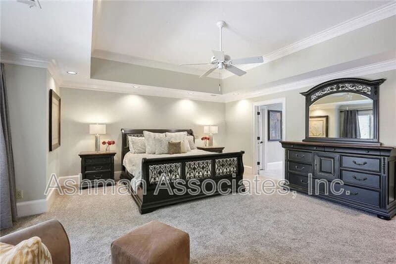 Atlanta House: 930 Manchester Place