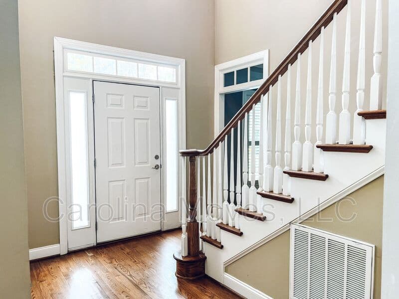 Simpsonville House: 702 Carriage Hill Road